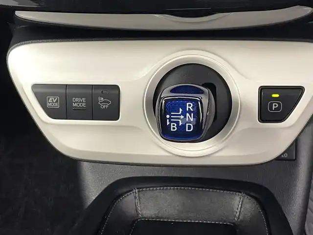 トヨタ プリウス S ツーリングセレクション 熊本県 2016(平28)年 4.7万km アティチュードブラックマイカ 純正ナビNSZT-W64（CD/フルセグＴＶ/BT/SD）/スマートキー×2/バックカメラ/ETC/前方ドライブレコーダー/横滑り防止/DN席シートヒーター/電動格納ミラー/ドアバイザー/純正フロアマット/オートライト/LEDヘッドライト/フォグライト/スマートキー/プッシュスタート/スペアキー1本/保証書