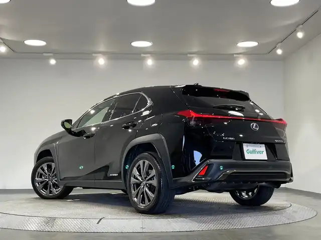 レクサス ＵＸ 250h Fスポーツ 愛知県 2021(令3)年 2.4万km ブラック 純正１２．３インチナビ　/（FM/AM/CD・DVD再生/SD/USB/Bluetooth)/衝突軽減ブレーキ　/レーダークルーズコントロール　/ベンチレーション　/シートヒーター　/三眼LED/LEDヘッドライト/ビルトインＥＴＣ２．０　/バックカメラ　/電動バックドア/デジタルインナーミラー　/ドライブレコーダー　/赤革シート/メモリー機能付電動パワーシート/パドルシフト/オートブレーキホールド機能