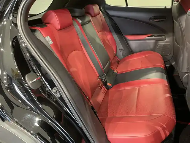 レクサス ＵＸ 250h Fスポーツ 愛知県 2021(令3)年 2.4万km ブラック 純正１２．３インチナビ　/（FM/AM/CD・DVD再生/SD/USB/Bluetooth)/衝突軽減ブレーキ　/レーダークルーズコントロール　/ベンチレーション　/シートヒーター　/三眼LED/LEDヘッドライト/ビルトインＥＴＣ２．０　/バックカメラ　/電動バックドア/デジタルインナーミラー　/ドライブレコーダー　/赤革シート/メモリー機能付電動パワーシート/パドルシフト/オートブレーキホールド機能
