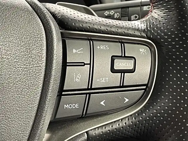 レクサス ＵＸ 250h Fスポーツ 愛知県 2021(令3)年 2.4万km ブラック 純正１２．３インチナビ　/（FM/AM/CD・DVD再生/SD/USB/Bluetooth)/衝突軽減ブレーキ　/レーダークルーズコントロール　/ベンチレーション　/シートヒーター　/三眼LED/LEDヘッドライト/ビルトインＥＴＣ２．０　/バックカメラ　/電動バックドア/デジタルインナーミラー　/ドライブレコーダー　/赤革シート/メモリー機能付電動パワーシート/パドルシフト/オートブレーキホールド機能