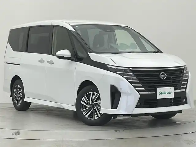 日産 セレナ e－パワー ハイウェイスター V 宮城県 2025(令7)年 0.1万km未満 白 e-POWER　ハイウエイスターV　ヘッドランプ オートレベライザー+アダプティブLEDヘッドライトシステム+インテリジェント アラウンドビューモニター（移動物 検知機能付）+インテリジェント ルームミラー+アドバンスドドライブアシストディスプレイ（12.3インチカラーディスプレイ）+統合型インターフェースディスプレイ+ワイヤレス充電器+6スピーカー+NissanConnectナビゲーションシステム（地デジ内蔵）+車載通信ユニット（TCU［Telematics Control Unit］）+ETC2.0ユニット（ビルトインタイプ）+ドライブレコーダー（前後セット）+プロパイロット（ナビリンク機能付）+プロパイロット緊急停止支援システム（SOSコール機能付）+SOSコール（488/400円）