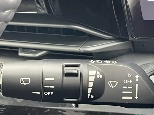 日産 セレナ e－パワー ハイウェイスター V 宮城県 2025(令7)年 0.1万km未満 白 e-POWER　ハイウエイスターV　ヘッドランプ オートレベライザー+アダプティブLEDヘッドライトシステム+インテリジェント アラウンドビューモニター（移動物 検知機能付）+インテリジェント ルームミラー+アドバンスドドライブアシストディスプレイ（12.3インチカラーディスプレイ）+統合型インターフェースディスプレイ+ワイヤレス充電器+6スピーカー+NissanConnectナビゲーションシステム（地デジ内蔵）+車載通信ユニット（TCU［Telematics Control Unit］）+ETC2.0ユニット（ビルトインタイプ）+ドライブレコーダー（前後セット）+プロパイロット（ナビリンク機能付）+プロパイロット緊急停止支援システム（SOSコール機能付）+SOSコール（488/400円）