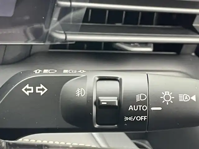 日産 セレナ e－パワー ハイウェイスター V 宮城県 2025(令7)年 0.1万km未満 白 e-POWER　ハイウエイスターV　ヘッドランプ オートレベライザー+アダプティブLEDヘッドライトシステム+インテリジェント アラウンドビューモニター（移動物 検知機能付）+インテリジェント ルームミラー+アドバンスドドライブアシストディスプレイ（12.3インチカラーディスプレイ）+統合型インターフェースディスプレイ+ワイヤレス充電器+6スピーカー+NissanConnectナビゲーションシステム（地デジ内蔵）+車載通信ユニット（TCU［Telematics Control Unit］）+ETC2.0ユニット（ビルトインタイプ）+ドライブレコーダー（前後セット）+プロパイロット（ナビリンク機能付）+プロパイロット緊急停止支援システム（SOSコール機能付）+SOSコール（488/400円）
