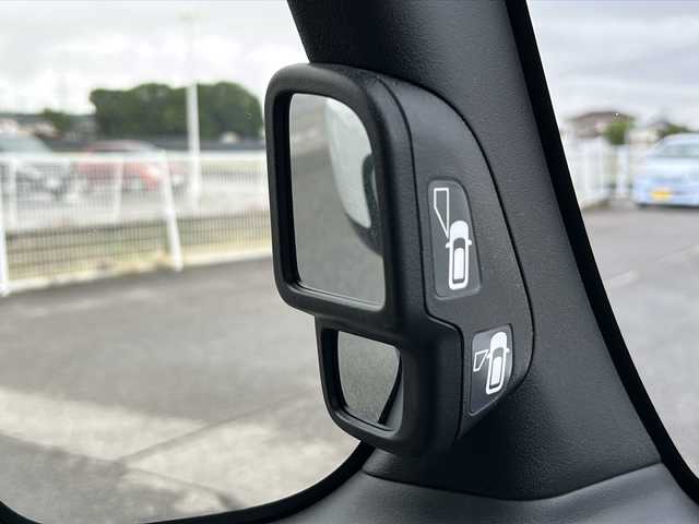 ホンダ Ｎ ＢＯＸ カスタム G L ホンダセンシング 富山県 2019(令1)年 3.7万km プラチナホワイトパール 純正SDナビ/フルセグ/両側電動スライドドア/ホンダセンシング/衝突軽減装置/レーンキープアシスト/禁煙車/LEDヘッドライト/フォグランプ/レーダークルーズコンロール/スマートキー/ドライブレコーダー/純正アルミ/純正オーディオ/ウィンカーミラー/電動格納ミラー/ETC/プッシュスタート/ドアバイザー/冬タイヤ社外14インチアルミホイール/スペアキー