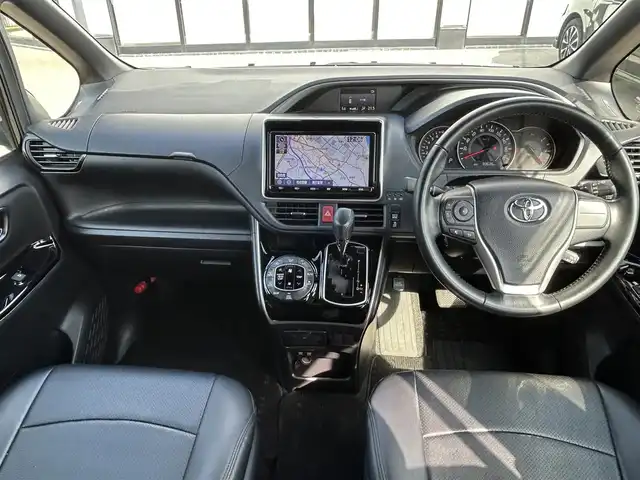 トヨタ ヴォクシー ZS 煌Ⅱ 大阪府 2019(令1)年 3.4万km ブラック 純正９インチナビ/   フルセグTV/CD/DVD/Bluetooth/USB/バックモニター/１２インチ後席モニター/衝突軽減ブレーキ/横滑り防止装置/アイドリングストップ/両側パワースライドドア/クルーズコントロール/レーンキープアシスト/前後ドライブレコーダー/オートマチックハイビーム/純正16インチアルミホイール/純正フロアマット/プッシュスタート/スマートキー/ＥＴＣ/ＬＥＤライト/禁煙車