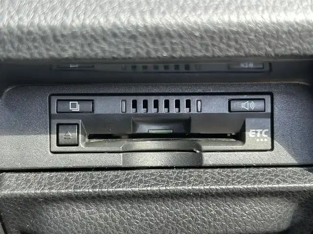 トヨタ ヴォクシー ZS 煌Ⅱ 大阪府 2019(令1)年 3.4万km ブラック 純正９インチナビ/   フルセグTV/CD/DVD/Bluetooth/USB/バックモニター/１２インチ後席モニター/衝突軽減ブレーキ/横滑り防止装置/アイドリングストップ/両側パワースライドドア/クルーズコントロール/レーンキープアシスト/前後ドライブレコーダー/オートマチックハイビーム/純正16インチアルミホイール/純正フロアマット/プッシュスタート/スマートキー/ＥＴＣ/ＬＥＤライト/禁煙車