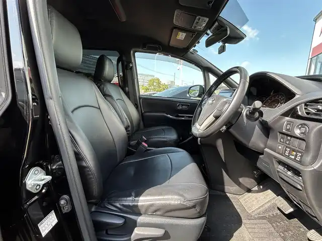 トヨタ ヴォクシー ZS 煌Ⅱ 大阪府 2019(令1)年 3.4万km ブラック 純正９インチナビ/   フルセグTV/CD/DVD/Bluetooth/USB/バックモニター/１２インチ後席モニター/衝突軽減ブレーキ/横滑り防止装置/アイドリングストップ/両側パワースライドドア/クルーズコントロール/レーンキープアシスト/前後ドライブレコーダー/オートマチックハイビーム/純正16インチアルミホイール/純正フロアマット/プッシュスタート/スマートキー/ＥＴＣ/ＬＥＤライト/禁煙車