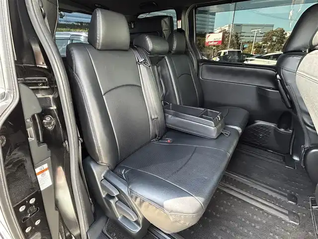 トヨタ ヴォクシー ZS 煌Ⅱ 大阪府 2019(令1)年 3.4万km ブラック 純正９インチナビ/   フルセグTV/CD/DVD/Bluetooth/USB/バックモニター/１２インチ後席モニター/衝突軽減ブレーキ/横滑り防止装置/アイドリングストップ/両側パワースライドドア/クルーズコントロール/レーンキープアシスト/前後ドライブレコーダー/オートマチックハイビーム/純正16インチアルミホイール/純正フロアマット/プッシュスタート/スマートキー/ＥＴＣ/ＬＥＤライト/禁煙車