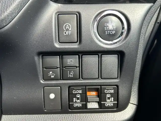 トヨタ ヴォクシー ZS 煌Ⅱ 大阪府 2019(令1)年 3.4万km ブラック 純正９インチナビ/   フルセグTV/CD/DVD/Bluetooth/USB/バックモニター/１２インチ後席モニター/衝突軽減ブレーキ/横滑り防止装置/アイドリングストップ/両側パワースライドドア/クルーズコントロール/レーンキープアシスト/前後ドライブレコーダー/オートマチックハイビーム/純正16インチアルミホイール/純正フロアマット/プッシュスタート/スマートキー/ＥＴＣ/ＬＥＤライト/禁煙車