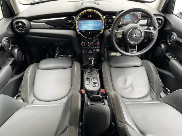 ＭＩＮＩ ＢＭＷ ミニ クーパー SD エッセンシャルトリム 滋賀県 2021(令3)年 6万km アイランドブルー 禁煙車/純正8.8インチナビ/・Bluetooth・AM・Fm/バックカメラ/ETC/前後ドライブレコーダー/追従クルーズコントロール/パドルシフト/電動パーキングブレーキ/レザーシート/前後シートヒーター/革巻きステアリング/ステアリングスイッチ/コーナーセンサー/スマートキー/スペアキー/オートライト/LEDヘッドライト/オートエアコン