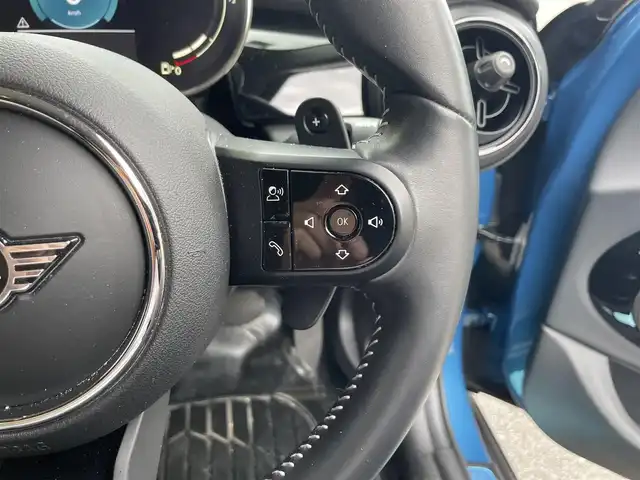 ＭＩＮＩ ＢＭＷ ミニ クーパー SD エッセンシャルトリム 滋賀県 2021(令3)年 6万km アイランドブルー 禁煙車/純正8.8インチナビ/・Bluetooth・AM・Fm/バックカメラ/ETC/前後ドライブレコーダー/追従クルーズコントロール/パドルシフト/電動パーキングブレーキ/レザーシート/前後シートヒーター/革巻きステアリング/ステアリングスイッチ/コーナーセンサー/スマートキー/スペアキー/オートライト/LEDヘッドライト/オートエアコン
