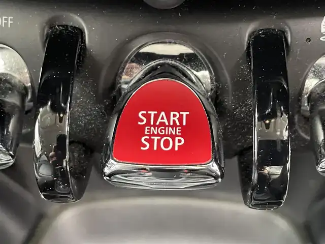 ＭＩＮＩ ＢＭＷ ミニ クーパー SD エッセンシャルトリム 滋賀県 2021(令3)年 6万km アイランドブルー 禁煙車/純正8.8インチナビ/・Bluetooth・AM・Fm/バックカメラ/ETC/前後ドライブレコーダー/追従クルーズコントロール/パドルシフト/電動パーキングブレーキ/レザーシート/前後シートヒーター/革巻きステアリング/ステアリングスイッチ/コーナーセンサー/スマートキー/スペアキー/オートライト/LEDヘッドライト/オートエアコン