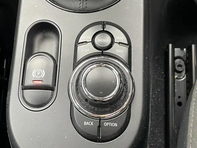 ＭＩＮＩ ＢＭＷ ミニ クーパー SD エッセンシャルトリム 滋賀県 2021(令3)年 6万km アイランドブルー 禁煙車/純正8.8インチナビ/・Bluetooth・AM・Fm/バックカメラ/ETC/前後ドライブレコーダー/追従クルーズコントロール/パドルシフト/電動パーキングブレーキ/レザーシート/前後シートヒーター/革巻きステアリング/ステアリングスイッチ/コーナーセンサー/スマートキー/スペアキー/オートライト/LEDヘッドライト/オートエアコン