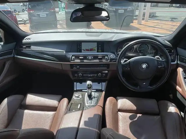 ＢＭＷ アクティブハイブリッド 5 Mスポーツ 三重県 2013(平25)年 9.9万km 白 純正メーカーHDDナビ/バックカメラ/フロントエアロバンパー/E-8スポーツAT/五人乗り/大型サイドシルスポイラー/リアエアロバンパー/革スポーツシート/シートヒーター/SRSエアバック（運転席/助手席/サイド/カーテン）/プッシュスタート