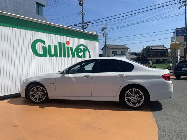 ＢＭＷ アクティブハイブリッド 5 Mスポーツ 三重県 2013(平25)年 9.9万km 白 純正メーカーHDDナビ/バックカメラ/フロントエアロバンパー/E-8スポーツAT/五人乗り/大型サイドシルスポイラー/リアエアロバンパー/革スポーツシート/シートヒーター/SRSエアバック（運転席/助手席/サイド/カーテン）/プッシュスタート