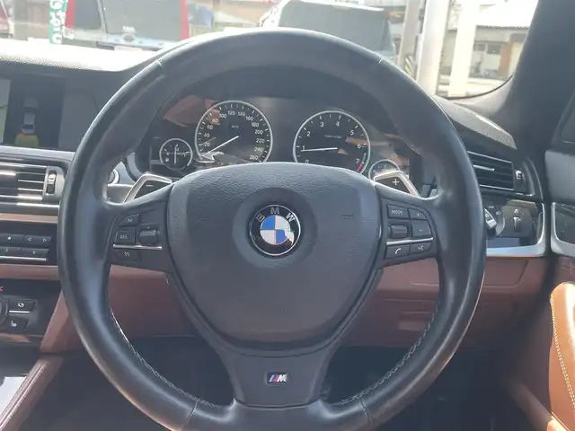 ＢＭＷ アクティブハイブリッド 5 Mスポーツ 三重県 2013(平25)年 9.9万km 白 純正メーカーHDDナビ/バックカメラ/フロントエアロバンパー/E-8スポーツAT/五人乗り/大型サイドシルスポイラー/リアエアロバンパー/革スポーツシート/シートヒーター/SRSエアバック（運転席/助手席/サイド/カーテン）/プッシュスタート
