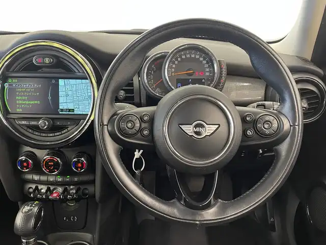 ＭＩＮＩ ミニ 岡山県 2016(平28)年 3.5万km ペッパー・ホワイト 純正ナビ/バックカメラ/Bluetooth/ETC/ドライブレコーダー/プッシュスタート/アイドリングストップ/横滑り防止装置/衝突軽減防止装置/純正１６インチアルミホイール/オートライト/オートハイビーム