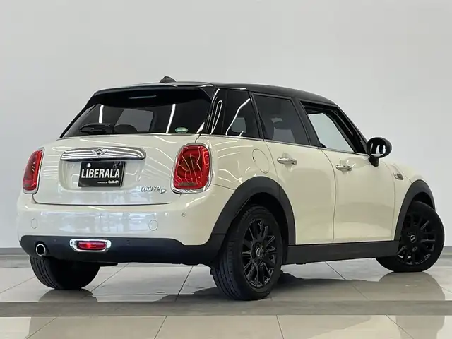 ＭＩＮＩ ミニ 岡山県 2016(平28)年 3.5万km ペッパー・ホワイト 純正ナビ/バックカメラ/Bluetooth/ETC/ドライブレコーダー/プッシュスタート/アイドリングストップ/横滑り防止装置/衝突軽減防止装置/純正１６インチアルミホイール/オートライト/オートハイビーム