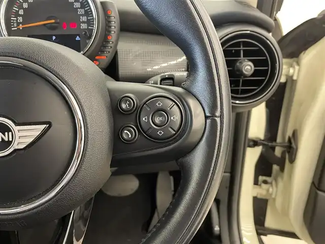 ＭＩＮＩ ミニ 岡山県 2016(平28)年 3.5万km ペッパー・ホワイト 純正ナビ/バックカメラ/Bluetooth/ETC/ドライブレコーダー/プッシュスタート/アイドリングストップ/横滑り防止装置/衝突軽減防止装置/純正１６インチアルミホイール/オートライト/オートハイビーム