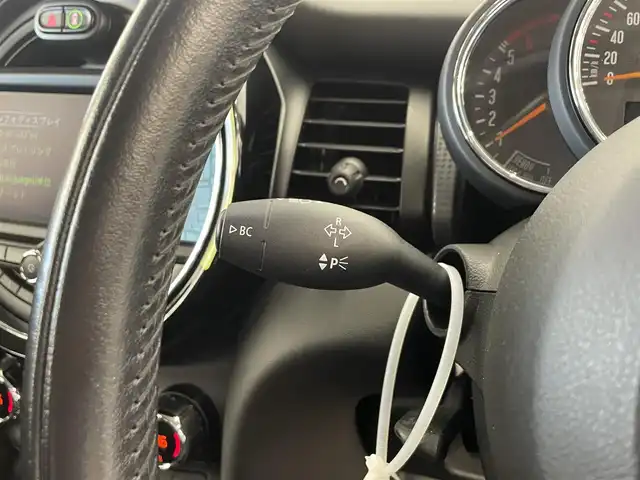ＭＩＮＩ ミニ 岡山県 2016(平28)年 3.5万km ペッパー・ホワイト 純正ナビ/バックカメラ/Bluetooth/ETC/ドライブレコーダー/プッシュスタート/アイドリングストップ/横滑り防止装置/衝突軽減防止装置/純正１６インチアルミホイール/オートライト/オートハイビーム