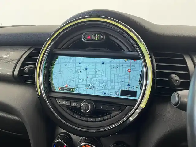ＭＩＮＩ ミニ 岡山県 2016(平28)年 3.5万km ペッパー・ホワイト 純正ナビ/バックカメラ/Bluetooth/ETC/ドライブレコーダー/プッシュスタート/アイドリングストップ/横滑り防止装置/衝突軽減防止装置/純正１６インチアルミホイール/オートライト/オートハイビーム