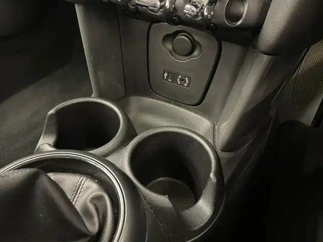 ＭＩＮＩ ミニ 岡山県 2016(平28)年 3.5万km ペッパー・ホワイト 純正ナビ/バックカメラ/Bluetooth/ETC/ドライブレコーダー/プッシュスタート/アイドリングストップ/横滑り防止装置/衝突軽減防止装置/純正１６インチアルミホイール/オートライト/オートハイビーム