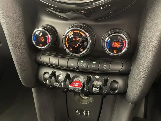 ＭＩＮＩ ミニ 岡山県 2016(平28)年 3.5万km ペッパー・ホワイト 純正ナビ/バックカメラ/Bluetooth/ETC/ドライブレコーダー/プッシュスタート/アイドリングストップ/横滑り防止装置/衝突軽減防止装置/純正１６インチアルミホイール/オートライト/オートハイビーム