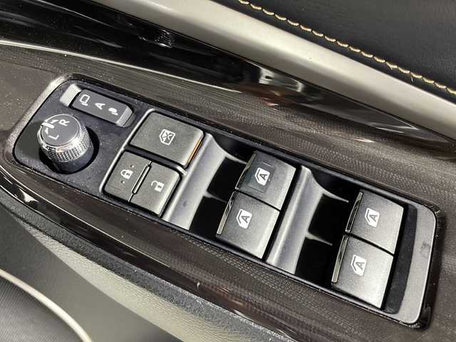 トヨタ ハリアー プレミアム 広島県 2017(平29)年 6.1万km ホワイトパールクリスタルシャイン TRDエアロ/アルパインナビ /CD/DVD/DTV/Bluetooth/バックカメラ/レーダークルーズコントロール/LDA/PCS/ICS/LEDオートライト/オートマチックハイビーム /ビルトインETC/ドライブレコーダー/パワーバックドア/ハーフレザー調シート/シートヒーター /スマートキー/純正アルミホイール/純正フロアマット/ドアバイザー/社外テールライト