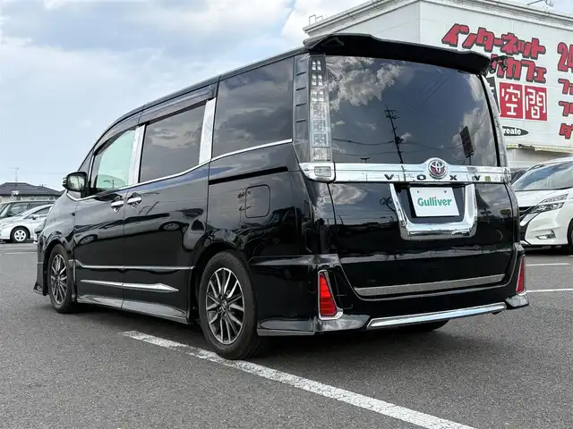 トヨタ ヴォクシー ZS 煌 大分県 2015(平27)年 8.9万km ブラック 純正ナビ（NSZT-W64）/Bluetooth/バックカメラ/フルセグTV/フリップダウンモニター/ビルトインETC/ドライブレコーダー/オートライト/LEDヘッドランプ/純正AW/モデリスタエアロ/社外フロアマット/スマートキー