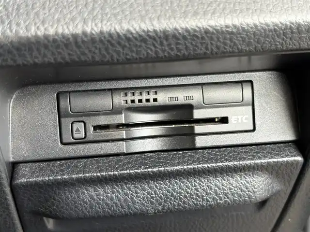 トヨタ ヴォクシー ZS 煌 大分県 2015(平27)年 8.9万km ブラック 純正ナビ（NSZT-W64）/Bluetooth/バックカメラ/フルセグTV/フリップダウンモニター/ビルトインETC/ドライブレコーダー/オートライト/LEDヘッドランプ/純正AW/モデリスタエアロ/社外フロアマット/スマートキー
