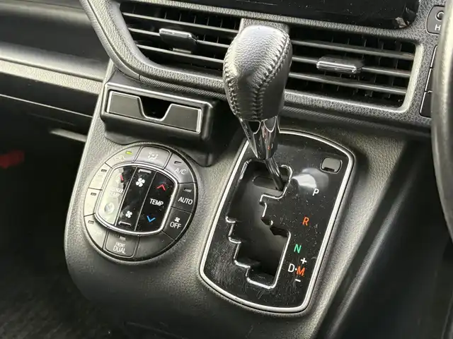 トヨタ ヴォクシー ZS 煌 大分県 2015(平27)年 8.9万km ブラック 純正ナビ（NSZT-W64）/Bluetooth/バックカメラ/フルセグTV/フリップダウンモニター/ビルトインETC/ドライブレコーダー/オートライト/LEDヘッドランプ/純正AW/モデリスタエアロ/社外フロアマット/スマートキー