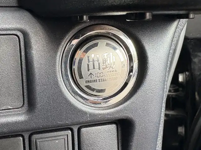 トヨタ ヴォクシー ZS 煌 大分県 2015(平27)年 8.9万km ブラック 純正ナビ（NSZT-W64）/Bluetooth/バックカメラ/フルセグTV/フリップダウンモニター/ビルトインETC/ドライブレコーダー/オートライト/LEDヘッドランプ/純正AW/モデリスタエアロ/社外フロアマット/スマートキー