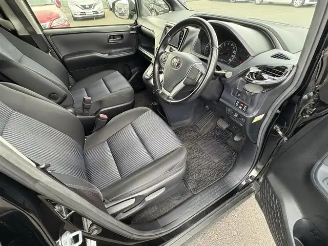 トヨタ ヴォクシー ZS 煌 大分県 2015(平27)年 8.9万km ブラック 純正ナビ（NSZT-W64）/Bluetooth/バックカメラ/フルセグTV/フリップダウンモニター/ビルトインETC/ドライブレコーダー/オートライト/LEDヘッドランプ/純正AW/モデリスタエアロ/社外フロアマット/スマートキー