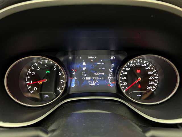 クライスラー・ジープ ジープ コンパス ロンジチュード 千葉県 2018(平30)年 2.7万km 白 クルーズコントロール　/純正ナビ　/地デジＴＶ　/バックカメラ　/Ｂｌｕｅｔｏｏｔｈ接続　/スタートストップ　/ブラックルーフ　/プライバシーガラス　/カラーインフォメーションディスプレイ　/ＥＴＣ