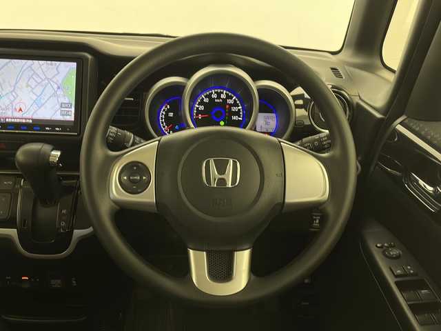 ホンダ Ｎ ＢＯＸ カスタム G SSパッケージ 長野県 2017(平29)年 2.7万km クリスタルブラックパール 純正SDナビ　(VXM-185VFEi)/（フルセグテレビ＆SD＆CD＆Bluetooth）/バックカメラ/両側パワースライドドア/前席シートヒーター/ビルトインETC/チップアップシート/オートエアコン/シートカバー調/ステアリングスイッチ/ドリンクホルダー/後席サンシェード/オートライト/純正フロアマット/１４インチ純正アルミホイール/スマートキー