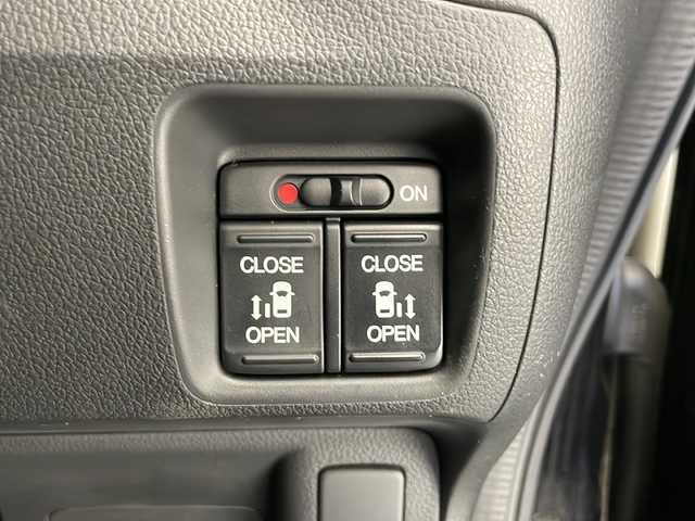 ホンダ Ｎ ＢＯＸ カスタム G SSパッケージ 長野県 2017(平29)年 2.7万km クリスタルブラックパール 純正SDナビ　(VXM-185VFEi)/（フルセグテレビ＆SD＆CD＆Bluetooth）/バックカメラ/両側パワースライドドア/前席シートヒーター/ビルトインETC/チップアップシート/オートエアコン/シートカバー調/ステアリングスイッチ/ドリンクホルダー/後席サンシェード/オートライト/純正フロアマット/１４インチ純正アルミホイール/スマートキー