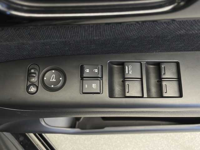 ホンダ Ｎ ＢＯＸ カスタム G SSパッケージ 長野県 2017(平29)年 2.7万km クリスタルブラックパール 純正SDナビ　(VXM-185VFEi)/（フルセグテレビ＆SD＆CD＆Bluetooth）/バックカメラ/両側パワースライドドア/前席シートヒーター/ビルトインETC/チップアップシート/オートエアコン/シートカバー調/ステアリングスイッチ/ドリンクホルダー/後席サンシェード/オートライト/純正フロアマット/１４インチ純正アルミホイール/スマートキー