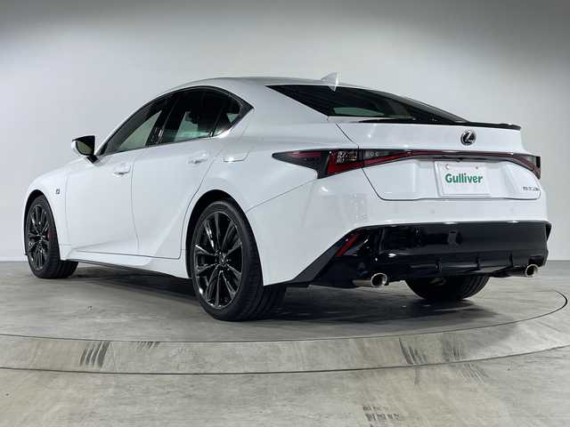 レクサス ＩＳ 300h Fスポーツ 福岡県 2022(令4)年 2万km ホワイトノーヴァガラスフレーク サンルーフ/アラウンドビューモニター/純正メモリナビ/フルセグテレビ/赤革シート/シートヒーター/BSM/ETC2.0/レーダークルーズコントロール/カードキー有り