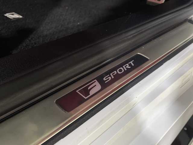 レクサス ＩＳ 300h Fスポーツ 福岡県 2022(令4)年 2万km ホワイトノーヴァガラスフレーク サンルーフ/アラウンドビューモニター/純正メモリナビ/フルセグテレビ/赤革シート/シートヒーター/BSM/ETC2.0/レーダークルーズコントロール/カードキー有り