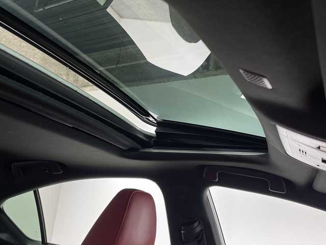 レクサス ＩＳ 300h Fスポーツ 福岡県 2022(令4)年 2万km ホワイトノーヴァガラスフレーク サンルーフ/アラウンドビューモニター/純正メモリナビ/フルセグテレビ/赤革シート/シートヒーター/BSM/ETC2.0/レーダークルーズコントロール/カードキー有り