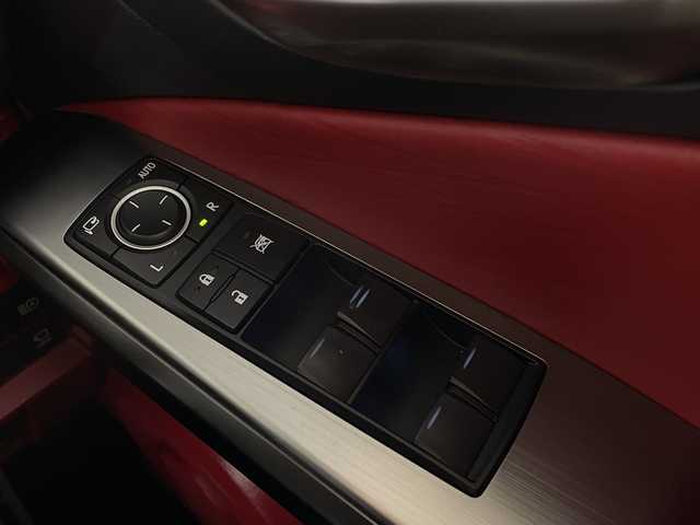 レクサス ＩＳ 300h Fスポーツ 福岡県 2022(令4)年 2万km ホワイトノーヴァガラスフレーク サンルーフ/アラウンドビューモニター/純正メモリナビ/フルセグテレビ/赤革シート/シートヒーター/BSM/ETC2.0/レーダークルーズコントロール/カードキー有り