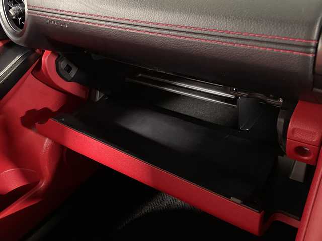 レクサス ＩＳ 300h Fスポーツ 福岡県 2022(令4)年 2万km ホワイトノーヴァガラスフレーク サンルーフ/アラウンドビューモニター/純正メモリナビ/フルセグテレビ/赤革シート/シートヒーター/BSM/ETC2.0/レーダークルーズコントロール/カードキー有り