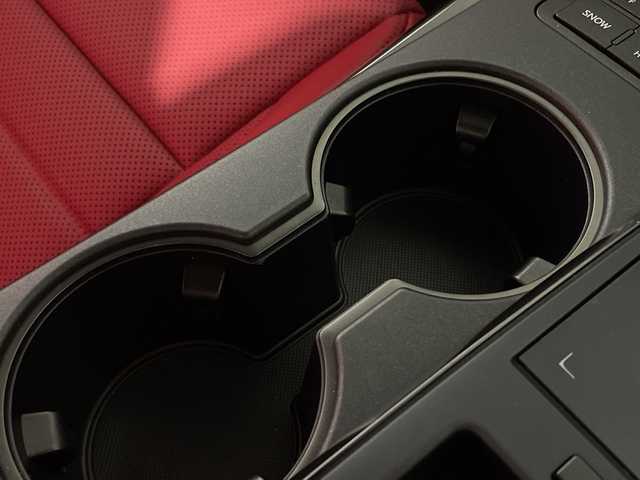 レクサス ＩＳ 300h Fスポーツ 福岡県 2022(令4)年 2万km ホワイトノーヴァガラスフレーク サンルーフ/アラウンドビューモニター/純正メモリナビ/フルセグテレビ/赤革シート/シートヒーター/BSM/ETC2.0/レーダークルーズコントロール/カードキー有り