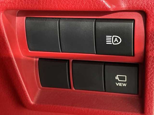 レクサス ＩＳ 300h Fスポーツ 福岡県 2022(令4)年 2万km ホワイトノーヴァガラスフレーク サンルーフ/アラウンドビューモニター/純正メモリナビ/フルセグテレビ/赤革シート/シートヒーター/BSM/ETC2.0/レーダークルーズコントロール/カードキー有り