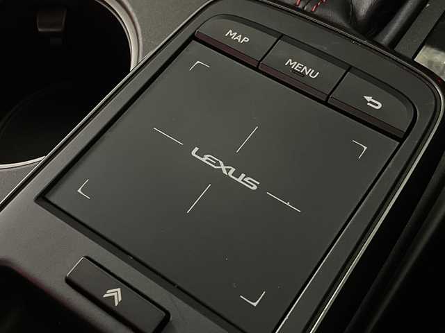レクサス ＩＳ 300h Fスポーツ 福岡県 2022(令4)年 2万km ホワイトノーヴァガラスフレーク サンルーフ/アラウンドビューモニター/純正メモリナビ/フルセグテレビ/赤革シート/シートヒーター/BSM/ETC2.0/レーダークルーズコントロール/カードキー有り