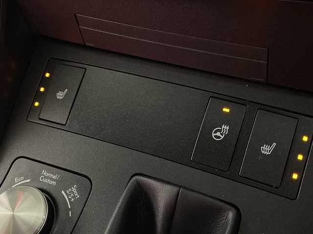 レクサス ＩＳ 300h Fスポーツ 福岡県 2022(令4)年 2万km ホワイトノーヴァガラスフレーク サンルーフ/アラウンドビューモニター/純正メモリナビ/フルセグテレビ/赤革シート/シートヒーター/BSM/ETC2.0/レーダークルーズコントロール/カードキー有り