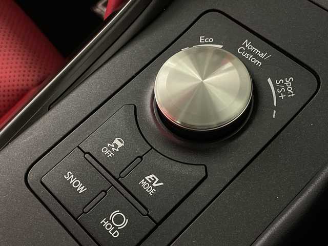 レクサス ＩＳ 300h Fスポーツ 福岡県 2022(令4)年 2万km ホワイトノーヴァガラスフレーク サンルーフ/アラウンドビューモニター/純正メモリナビ/フルセグテレビ/赤革シート/シートヒーター/BSM/ETC2.0/レーダークルーズコントロール/カードキー有り