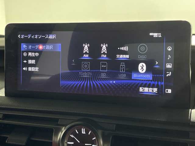 レクサス ＩＳ 300h Fスポーツ 福岡県 2022(令4)年 2万km ホワイトノーヴァガラスフレーク サンルーフ/アラウンドビューモニター/純正メモリナビ/フルセグテレビ/赤革シート/シートヒーター/BSM/ETC2.0/レーダークルーズコントロール/カードキー有り