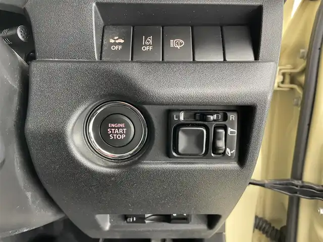 スズキ ジムニー XC 愛知県 2019(平31)年 6.4万km シフォンアイボリーM 純正ディスプレイ　シートヒーター　禁煙　ＤＶＤ　Ｂｌｕｅｔｏｏｔｈ　ＥＴＣ　ＲＡＹＳ１６インチアルミ　デュアルセンサーブレーキ　衝突軽減　クルコン　背面タイヤ　ｉｎｎｏルーフラック　ＬＥＤオートライト