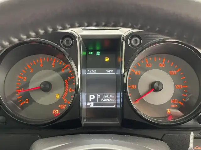 スズキ ジムニー XC 愛知県 2019(平31)年 6.4万km シフォンアイボリーM 純正ディスプレイ　シートヒーター　禁煙　ＤＶＤ　Ｂｌｕｅｔｏｏｔｈ　ＥＴＣ　ＲＡＹＳ１６インチアルミ　デュアルセンサーブレーキ　衝突軽減　クルコン　背面タイヤ　ｉｎｎｏルーフラック　ＬＥＤオートライト